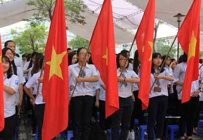 Thầy Văn Như Cương trong ngày khai giảng năm học 2016-2017