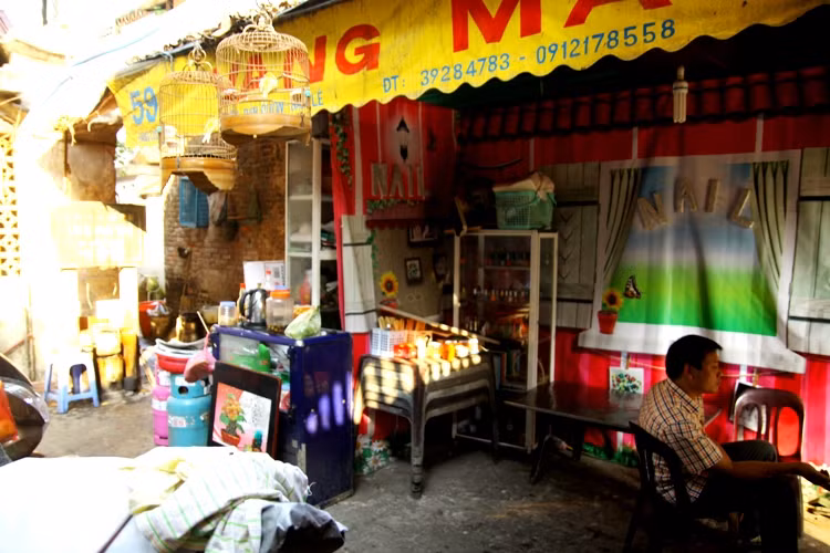 Chùa Vĩnh Trù, tọa lạc trên phố Hàng Lược được xây dựng từ thời Nguyễn. Chùa Vĩnh Trù được Bộ Văn hóa Thể thao và Du lịch xếp hạng là "Di tích lịch sử nghệ thuật văn hóa năm 1994". Nó cũng chung số phận với Đình Thanh Hà. Chùa Vĩnh Trù, tọa lạc trên phố Hàng Lược được xây dựng từ thời Nguyễn. Chùa Vĩnh Trù được Bộ Văn hóa Thể thao và Du lịch xếp hạng là "Di tích lịch sử nghệ thuật văn hóa năm 1994". Nó cũng chung số phận với Đình Thanh Hà.