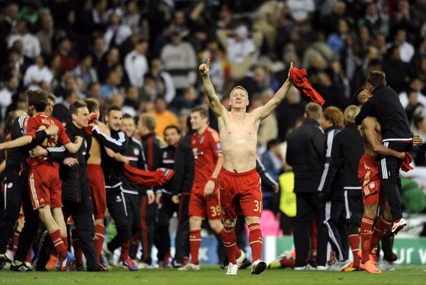 Bastian Schweinsteiger kết liễu giấc mơ của Real.