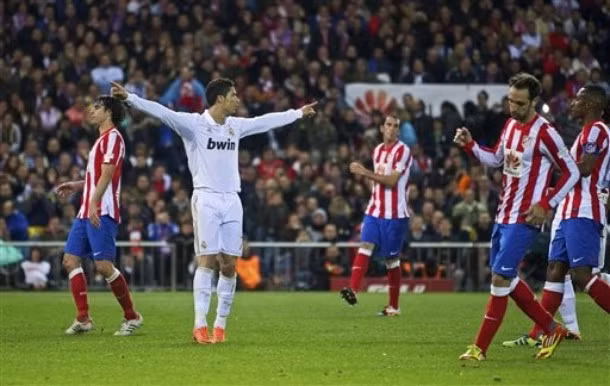 Nhưng Ronaldo lại tiếp tục khiến hàng thủ đội chủ nhà phải khóc hận... Nhưng Ronaldo lại tiếp tục khiến hàng thủ đội chủ nhà phải khóc hận...