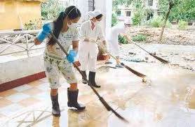 Tất cả những biện pháp trên chỉ là những cách để diệt ruồi khi nó đã bùng phát thành dịch. Biện pháp quan trọng nhất để giảm thiểu tối đa nạn ruồi và tác hại của nó đên con người là phải giữ gìn vệ sinh sạch sẽ môi trường xung quanh nơi sinh sống, học tập và làm việc.