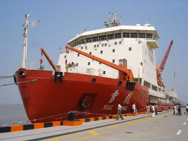 Tàu khảo sát khoa học Tuyết Long của Trung Quốc. Tàu khảo sát khoa học Tuyết Long của Trung Quốc.