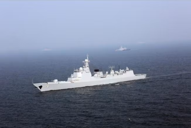 Tàu khu trục Lan Châu số hiệu 170 Type 052C, Hạm đội Nam Hải, Hải quân Trung Quốc tham gia diễn tập với Hải quân Malaysia ở eo biển Malacca (nguồn mạng sina Trung Quốc)