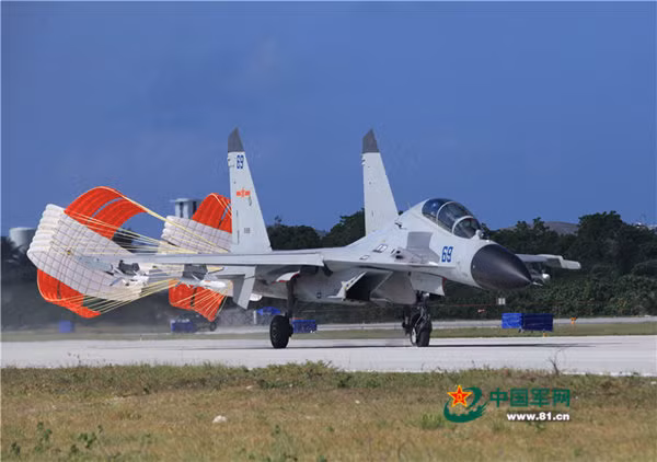 Máy bay chiến đấu J-11 Trung Quốc bị tình nghi là đã triển khai và vừa tập trận ở đảo Phú Lâm thuộc quần đảo Hoàng Sa của Việt Nam Máy bay chiến đấu J-11 Trung Quốc bị tình nghi là đã triển khai và vừa tập trận ở đảo Phú Lâm thuộc quần đảo Hoàng Sa của Việt Nam