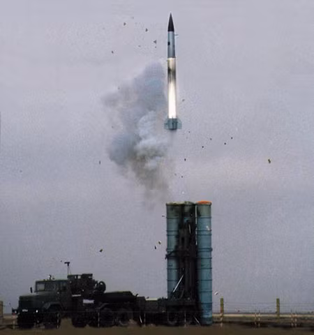 Hệ thống tên lửa phòng không S-400 Nga
