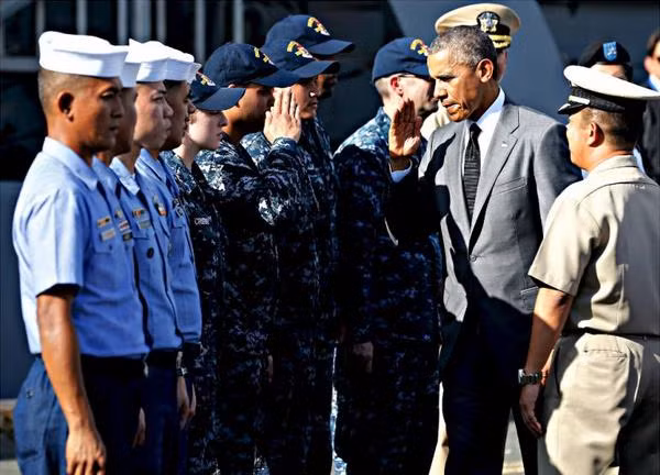 Ngày 17 tháng 11 năm 2015, Tổng thống Mỹ Barack Obama đến thăm tàu chỉ huy BRP Gregorio del Pilar của Hải quân Philippines, biểu tượng cho sự viện trợ của Mỹ đối với Philippines.