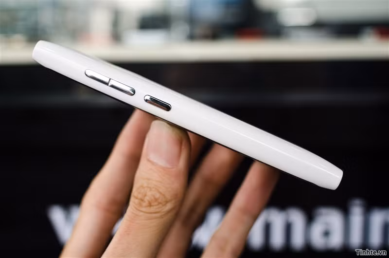N9 trắng rất đẹp và bóng mượt. Thiết kế Unibody cùng với hình dáng hơi bầu càng làm cho màu trắng thêm đẹp và thanh thoát. N9 trắng rất đẹp và bóng mượt. Thiết kế Unibody cùng với hình dáng hơi bầu càng làm cho màu trắng thêm đẹp và thanh thoát.