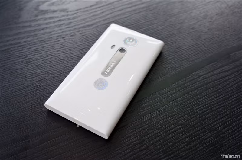 Phụ kiện gồm có bao da, tai nghe, cáp USB, sạc, toàn bộ đều màu đen Phụ kiện gồm có bao da, tai nghe, cáp USB, sạc, toàn bộ đều màu đen