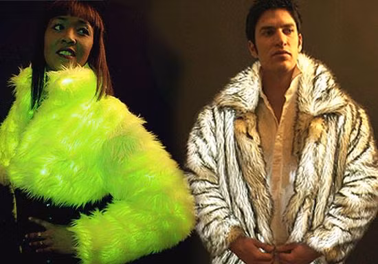 3. Áo khoác lông phát sáng - GlowFur Coat GlowFur Coat được làm bằng lông thú giả với rất nhiều màu sắc từ màu nâu nhã nhặn đến xanh huỳnh quang kì quái. Giống như tên gọi của nó, loại áo này được gắn một hệ thống phát sáng ở bên trong và nó sẽ phát ra ánh sáng kì lạ vào ban đêm khiến nhiều người phải hét lên. Giá của những chiếc áo sáng tạo này là 975 đô la