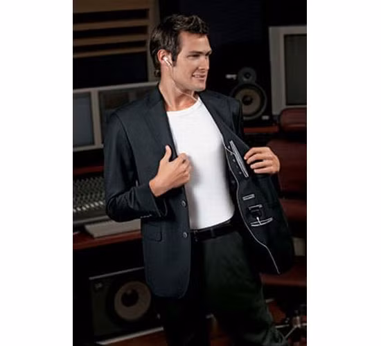 11. Vest điều kiển ipod- Park Avenue iPod Blazer Park Avenue có thiết kế giống một chiếc áo vest cho phái mạnh, một trong những chiếc áo rất phù hợp để điều khiển ipod. Được gắn theo ve áo, bảng điều khiển ipod có thiết kế tương tự các nút điều chỉnh mà bạn thấy trên ipod vì vậy bạn sẽ không phải thường xuyên rút ipod ra mỗi lần muốn chuyển một bài hát. Giá của chiếc vest này là 300 đô la.