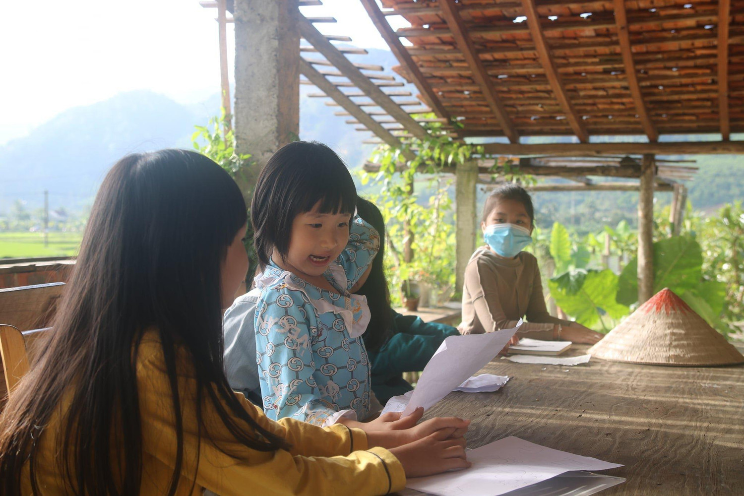 Học sinh về với những vùng quê, đến những khu rừng hoang sơ... để học tập Học sinh về với những vùng quê, đến những khu rừng hoang sơ... để học tập