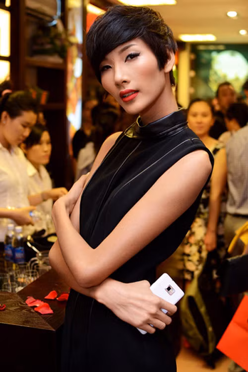 Hình ảnh đời thường của Hoàng Thùy cũng rất lạ lẫm, đẹp mắt. Hình ảnh đời thường của Hoàng Thùy cũng rất lạ lẫm, đẹp mắt.