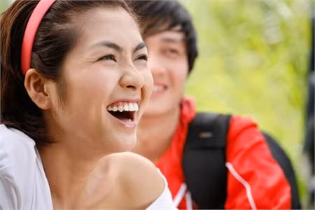 Tăng Thanh Hà sở hữu một đôi mắt biết nói, một nụ cười sáng rực vô cùng biểu cảm.
