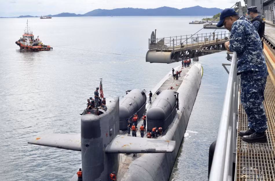 Ngày 18/11/2015, tàu ngầm tên lửa hành trình USS Ohio Mỹ đến vịnh Sepanggar, bang Sabah, Malaysia tiếp tế. Đây là một điểm tiếp tế quan trọng của tàu ngầm hạt nhân Quân đội Mỹ khi tuần tra Tây Thái Bình Dương. Ngày 18/11/2015, tàu ngầm tên lửa hành trình USS Ohio Mỹ đến vịnh Sepanggar, bang Sabah, Malaysia tiếp tế. Đây là một điểm tiếp tế quan trọng của tàu ngầm hạt nhân Quân đội Mỹ khi tuần tra Tây Thái Bình Dương.