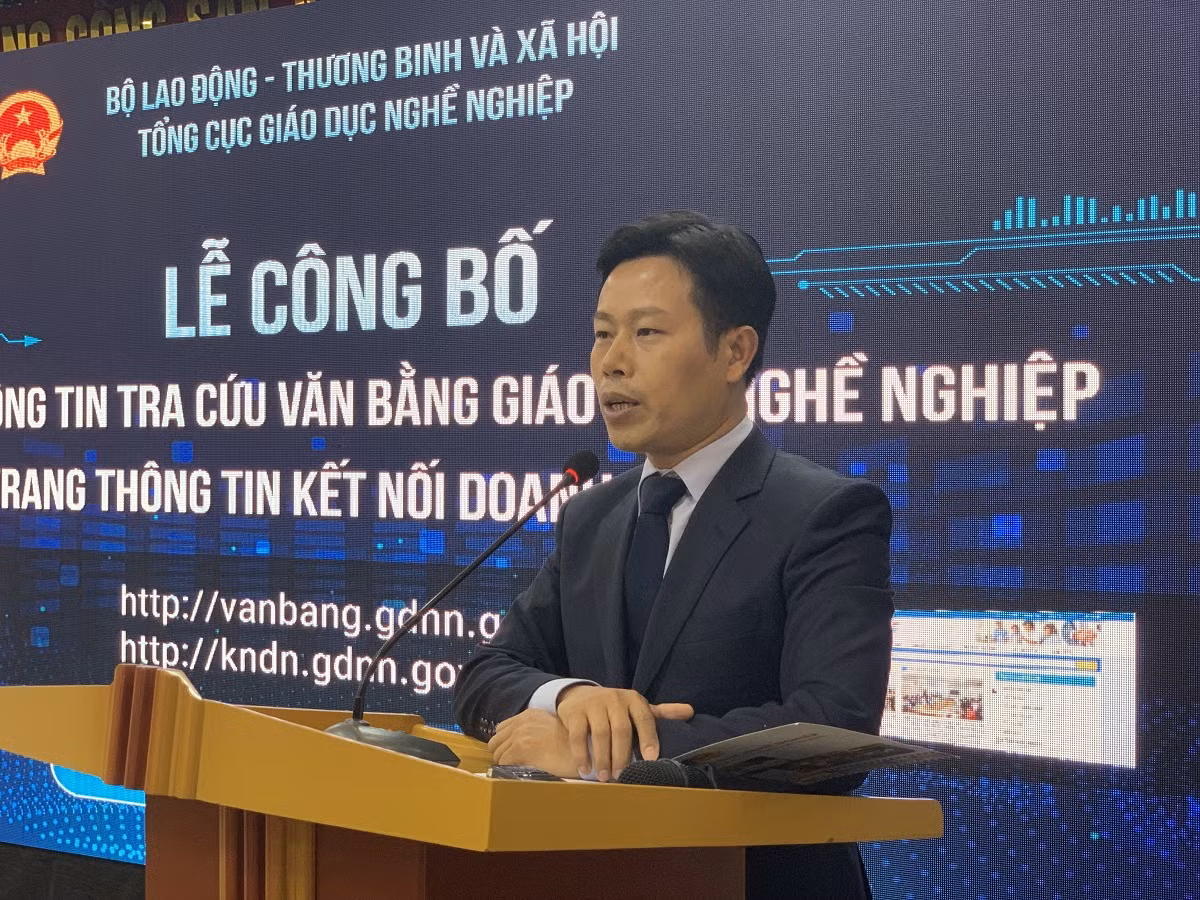 “Khi tra cứu được thông tin văn bằng trên mạng tức là chúng ta yêu cầu các cơ sở giáo dục nghề nghiệp phải công khai minh bạch tự chủ nhưng gắn với trách nhiệm giải trình”, Thứ trưởng Lê Quân nhấn mạnh. (Ảnh: T.L)