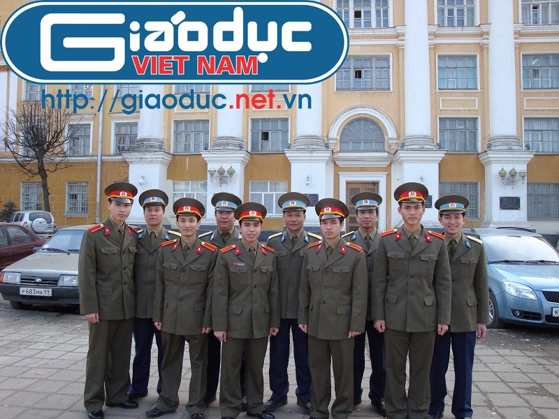 Trên hình ảnh là các đồng chí sỹ quan Phòng không nghiên cứu sinh và các du học viên quân sự đang học tập nghiên cứu tại Học viện Zhukov Trên hình ảnh là các đồng chí sỹ quan Phòng không nghiên cứu sinh và các du học viên quân sự đang học tập nghiên cứu tại Học viện Zhukov