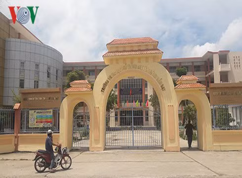 Trường trung học phổ thông chuyên Huỳnh Mẫn Đạt, thành phố Rạch Giá, tỉnh Kiên Giang (ảnh: VOV) Trường trung học phổ thông chuyên Huỳnh Mẫn Đạt, thành phố Rạch Giá, tỉnh Kiên Giang (ảnh: VOV)