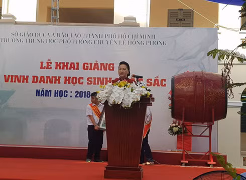 Chủ tịch Quốc hội Nguyễn Thị Kim Ngân phát biểu tại lễ khai giảng ở Trường Lê Hồng Phong (ảnh: P.L) Chủ tịch Quốc hội Nguyễn Thị Kim Ngân phát biểu tại lễ khai giảng ở Trường Lê Hồng Phong (ảnh: P.L)