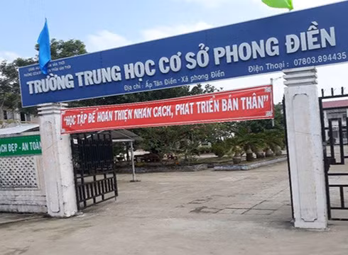 Phó Hiệu trưởng Trường trung học cơ sở Phong Điền đã bất ngờ xin xuống làm giáo viên (ảnh: P.L)
