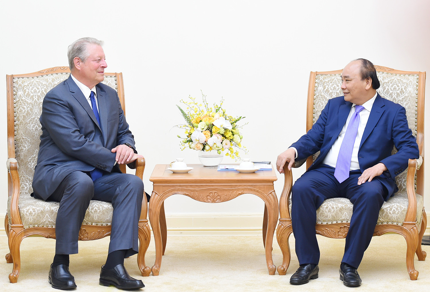 Thủ tướng Chính phủ Nguyễn Xuân Phúc tiếp cựu Phó Tổng thống Hoa Kỳ Al Gore. (Ảnh: VGP) Thủ tướng Chính phủ Nguyễn Xuân Phúc tiếp cựu Phó Tổng thống Hoa Kỳ Al Gore. (Ảnh: VGP)