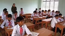 Giáo viên lớn tuổi công tác tại các vùng sâu, vùng xa lo lắng trước yêu cầu nâng chuẩn giáo viên của Bộ Giáo dục và Đào tạo. Ảnh: AN