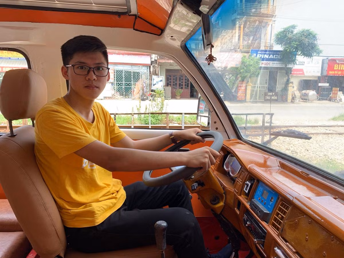 Tiếp nối thành công từ chiếc xe với kiểu dáng Volkswagen, Việt Cường tiếp tục chế tạo chiếc xe điện chạy bằng năng lượng mặt trời kiểu dáng Volkswagen Roadtrip (Ảnh: Việt Linh) Tiếp nối thành công từ chiếc xe với kiểu dáng Volkswagen, Việt Cường tiếp tục chế tạo chiếc xe điện chạy bằng năng lượng mặt trời kiểu dáng Volkswagen Roadtrip (Ảnh: Việt Linh)