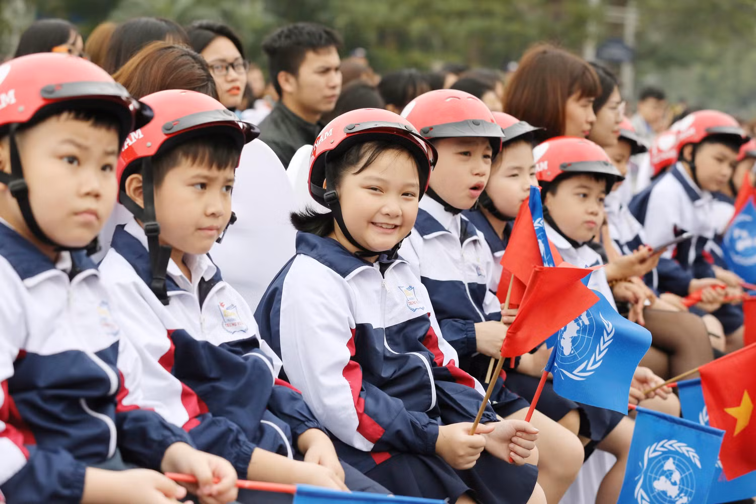 Các em học sinh tham dự buổi lễ. Ảnh: Vingroup