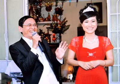Lê Ân trong lễ cưới với người vợ thứ 5. Ảnh: Mai Mai Lê Ân trong lễ cưới với người vợ thứ 5. Ảnh: Mai Mai