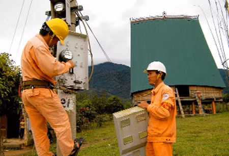 Cuộc sống của sinh viên hiện nay vốn dĩ đã rất khó khăn vì tình hình giá cả tăng cao, công thêm việc giá điện bị các chủ nhà trọ đẩy lên chắc chắn sẽ tác động xấu đến cuộc sống của những sinh viên này. Cuộc sống của sinh viên hiện nay vốn dĩ đã rất khó khăn vì tình hình giá cả tăng cao, công thêm việc giá điện bị các chủ nhà trọ đẩy lên chắc chắn sẽ tác động xấu đến cuộc sống của những sinh viên này.