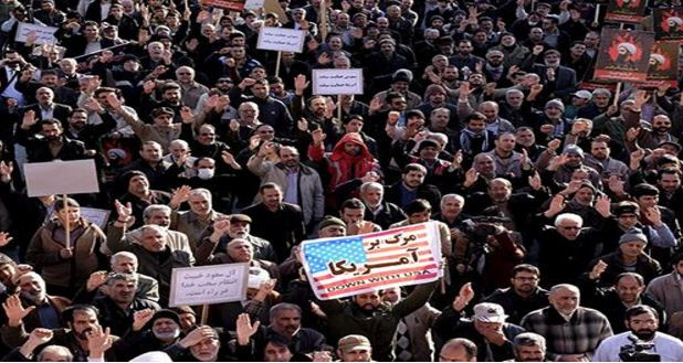Người dân Iran biểu tình phản đối Ả Rập Saudi hành quyết giáo sĩ Nimr al-Nimr ở Tehran. Ảnh: Reuters. Người dân Iran biểu tình phản đối Ả Rập Saudi hành quyết giáo sĩ Nimr al-Nimr ở Tehran. Ảnh: Reuters.