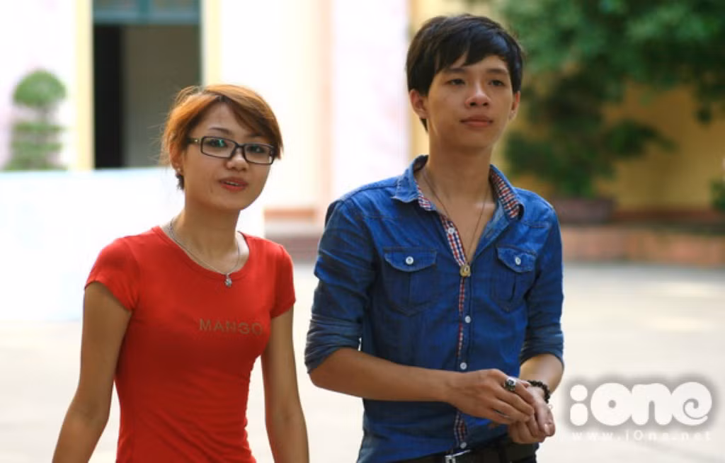 Bạn nữ Triệu Phương Linh thi khoa Công tác xã hội trường Đại học Công đoàn. ĐÁP ÁN CHÍNH THỨC CỦA BỘ GIÁO DỤC: TOÀN BỘ ĐÁP ÁN ĐH KHỐI B 2012 -TOÀN BỘ ĐÁP ÁN ĐH KHỐI A 2012 - TOÀN BỘ ĐÁP ÁN ĐH TOÁN, VĂN KHỐI D 2012 -TOÀN BỘ ĐÁP ÁN ĐH KHỐI C 2012 - ĐÁP ÁN ĐH CÁC MÔN NGOẠI NGỮ KHỐI D 2012