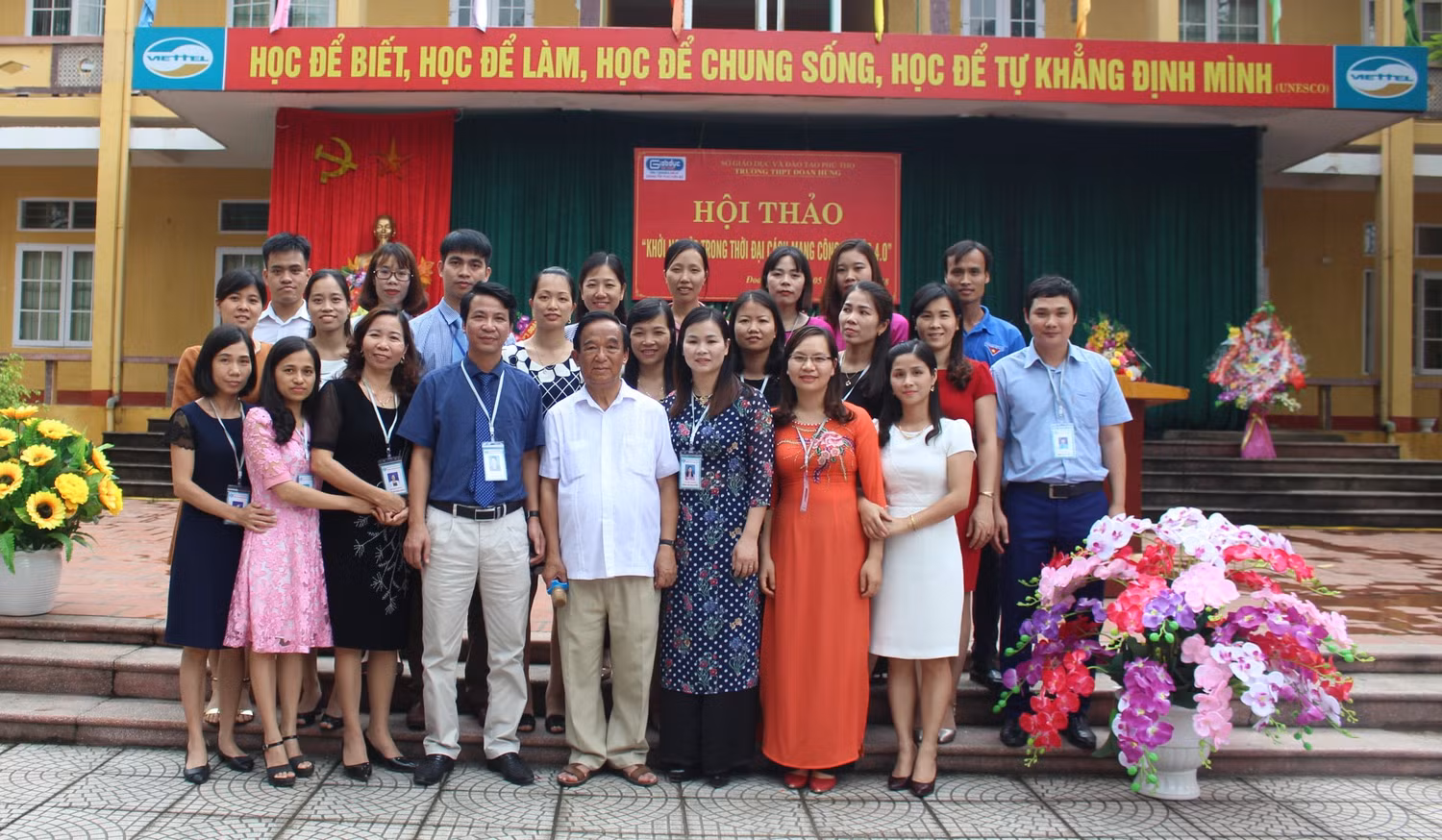 Tấm gương tự học của nhà giáo nhân dân Nguyễn Lân Dũng cũng đã truyền cảm hứng cho các thầy cô giáo trường Trung học phổ thông Đoan Hùng (Ảnh: Lại Cường) Tấm gương tự học của nhà giáo nhân dân Nguyễn Lân Dũng cũng đã truyền cảm hứng cho các thầy cô giáo trường Trung học phổ thông Đoan Hùng (Ảnh: Lại Cường)