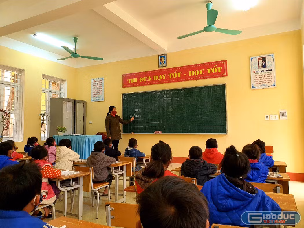 Khối lượng công việc khi dạy trực tuyến gấp 2-3 lần so với việc dạy học truyền thống (Ảnh:V.N)