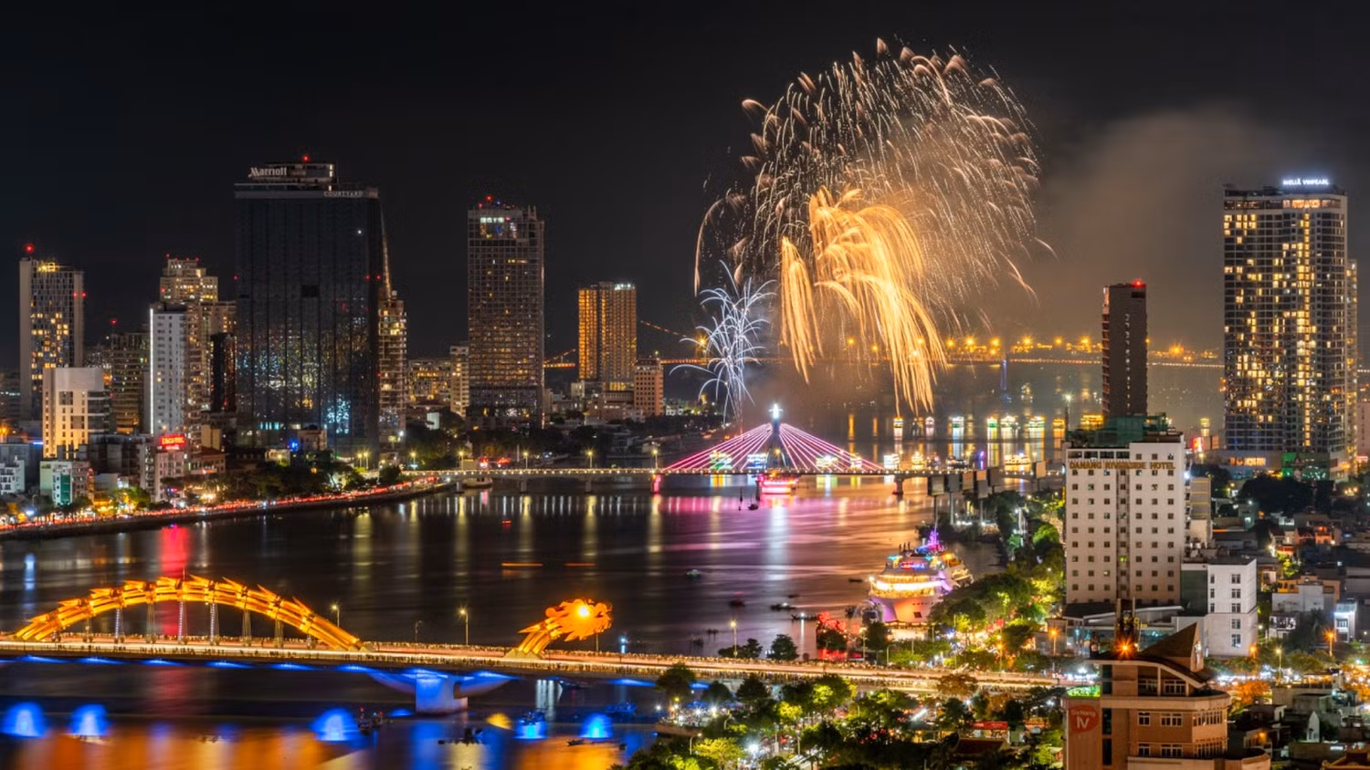 Du lịch Đà Nẵng hứa hẹn bùng nổ khi Emirates chính thức mở đường bay thẳng đến thành phố biển này.