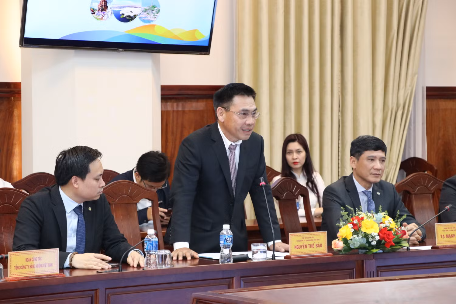 Ảnh 3_ Ông Nguyễn Thế Bảo, Phó Tổng Giám đốc Vietnam Airlines khẳng định hãng luôn sẵn sàng đồng hành cùng các địa phương để phát triển du lịch và giao thương.JPG
