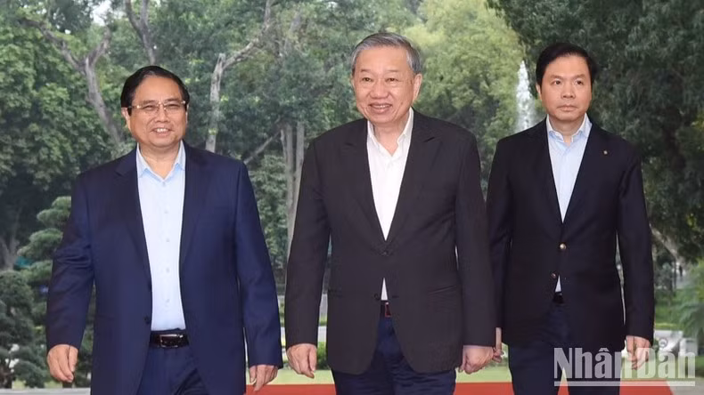 Tổng Bí thư Tô Lâm tới chủ trì cuộc làm việc với Tiểu ban Kinh tế-Xã hội Đại hội XIV của Đảng. (Ảnh: Trần Hải)