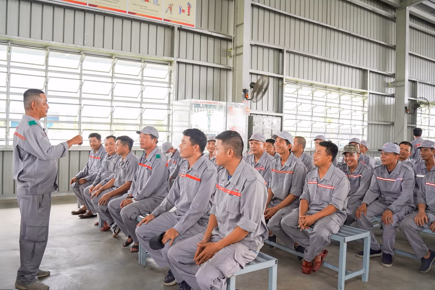 Các buổi sinh hoạt của lái xe được tổ chức định kỳ hàng tuần, hàng tháng.