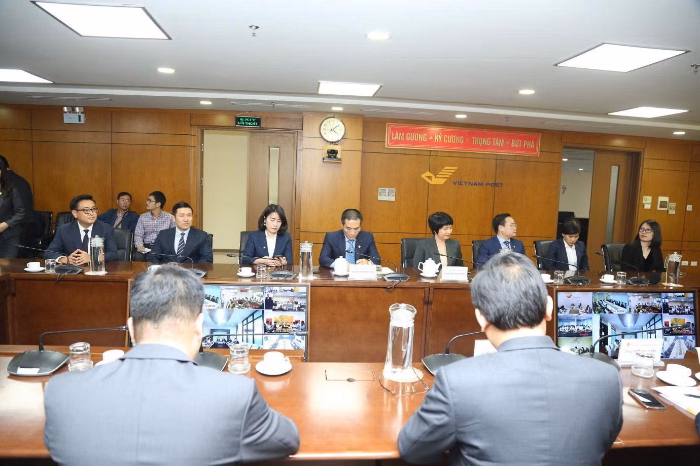 Lễ ra mắt sản phẩm tín dụng an sinh xã hội diễn ra tại trụ sở Vietnam Post và kết nối với các điểm cầu tại nhiều tỉnh, thành.