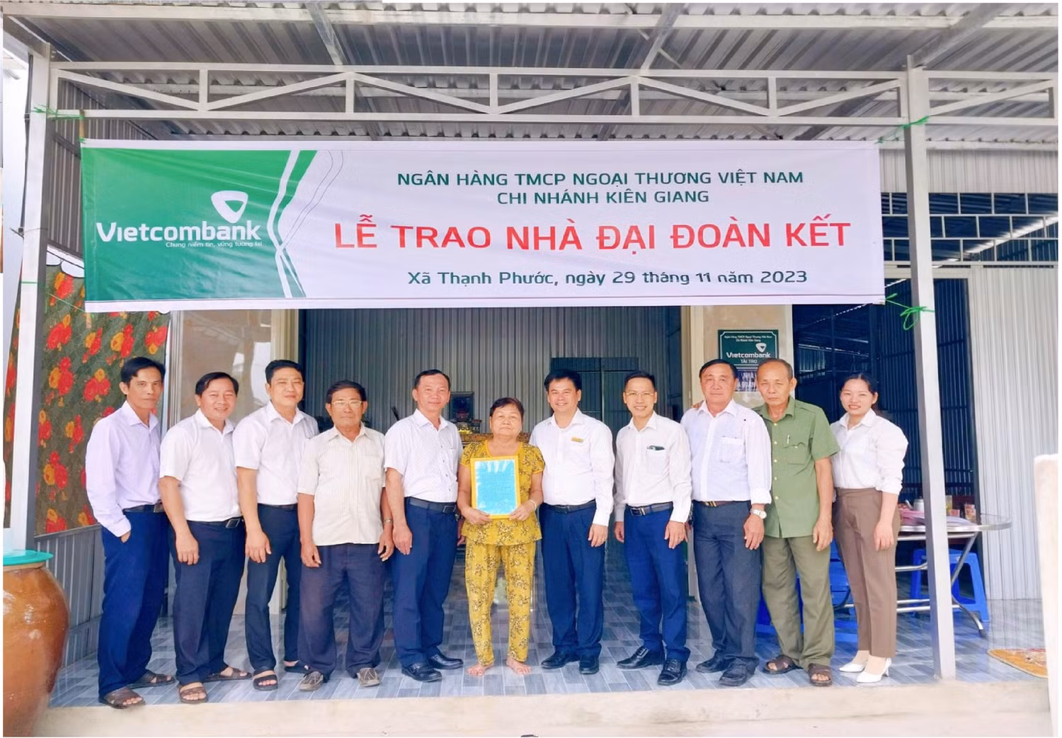 Nhà đại đoàn kết Vietcombank trao tặng hộ nghèo tại tỉnh Kiên Giang.