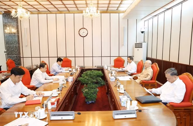 Tổng Bí thư Nguyễn Phú Trọng chủ trì cuộc họp lãnh đạo chủ chốt. (Ảnh: Trí Dũng/TTXVN)