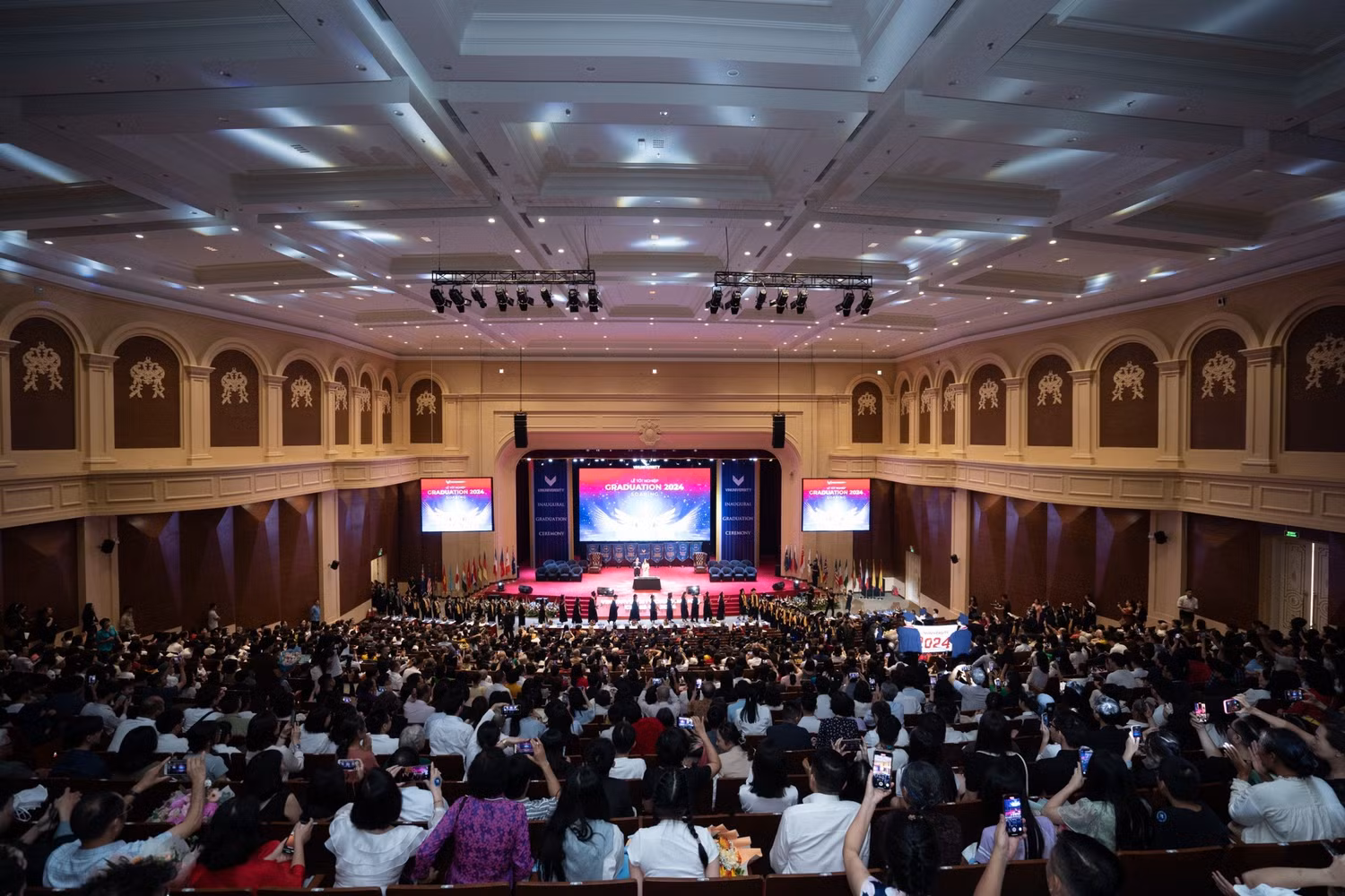 Không gian trang trọng tổ chức Lễ tốt nghiệp khoá sinh viên đầu tiên của VinUni.