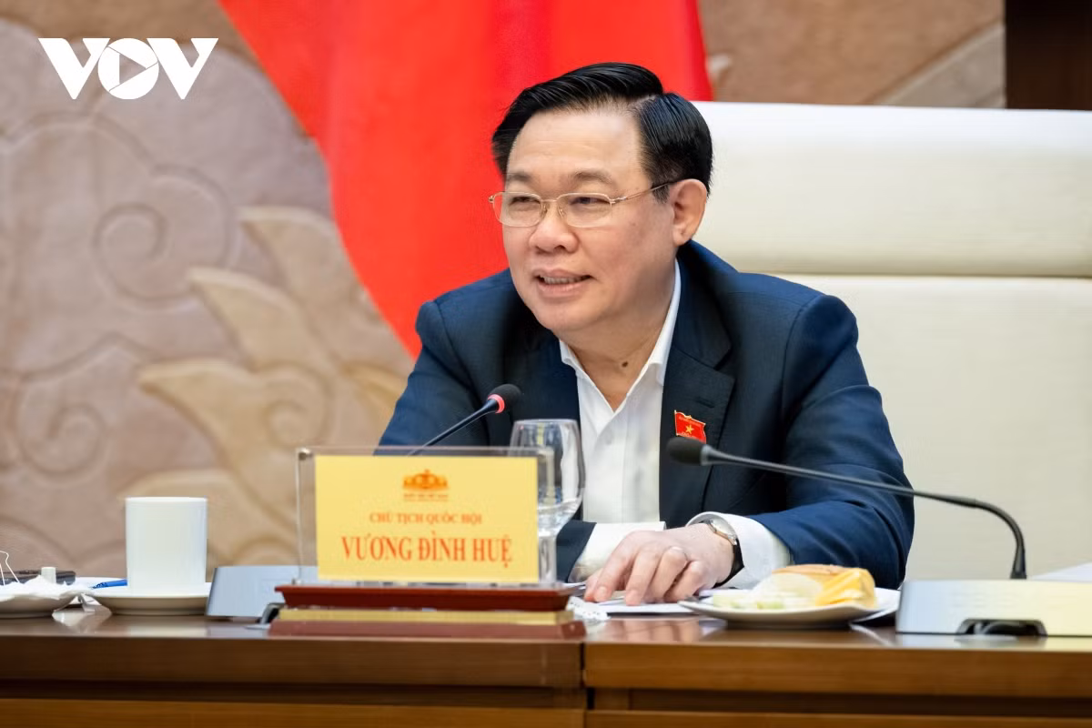 Chủ tịch Quốc hội Vương Đình Huệ phát biểu tại buổi làm việc.