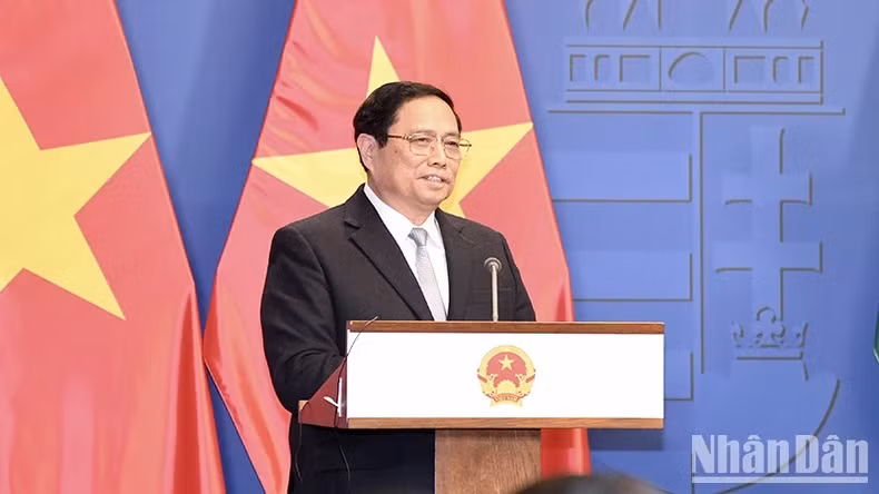 Thủ tướng Phạm Minh Chính phát biểu ý kiến tại buổi họp báo.