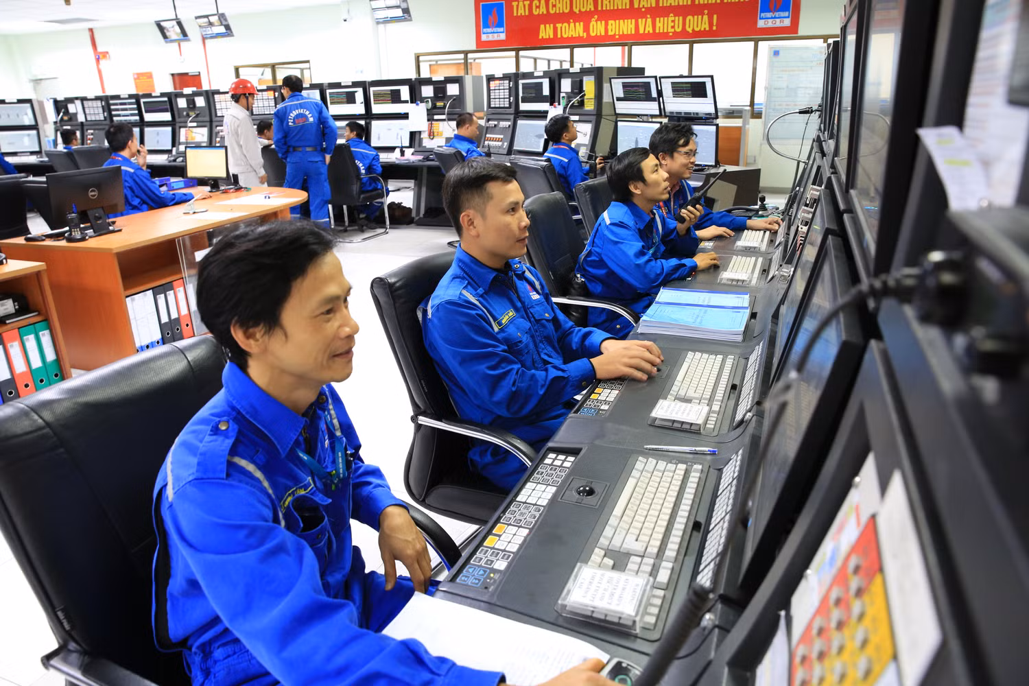 Nhà máy Lọc dầu Dung Quất đang vận hành ở công suất tối ưu, đáp ứng nhu cầu cao của thị trường dịp giáp Tết Nguyên đán.