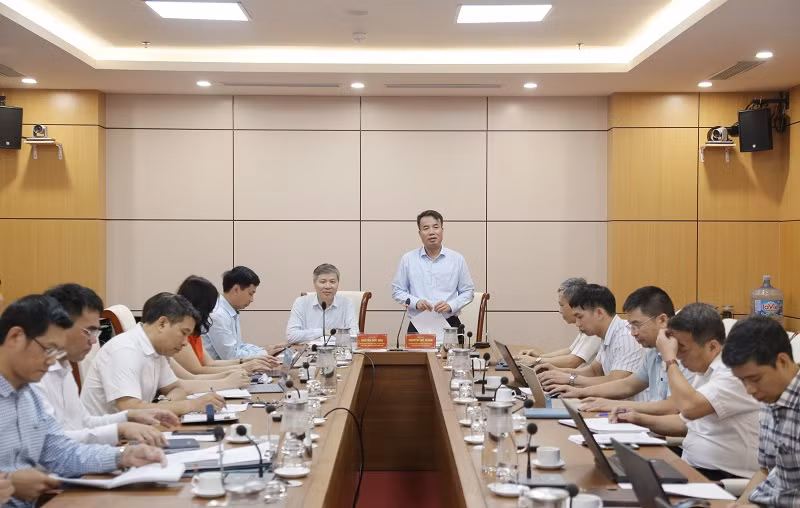 Tổng Giám đốc Bảo hiểm xã hội Việt Nam Nguyễn Thế Mạnh chủ trì Hội nghị.
