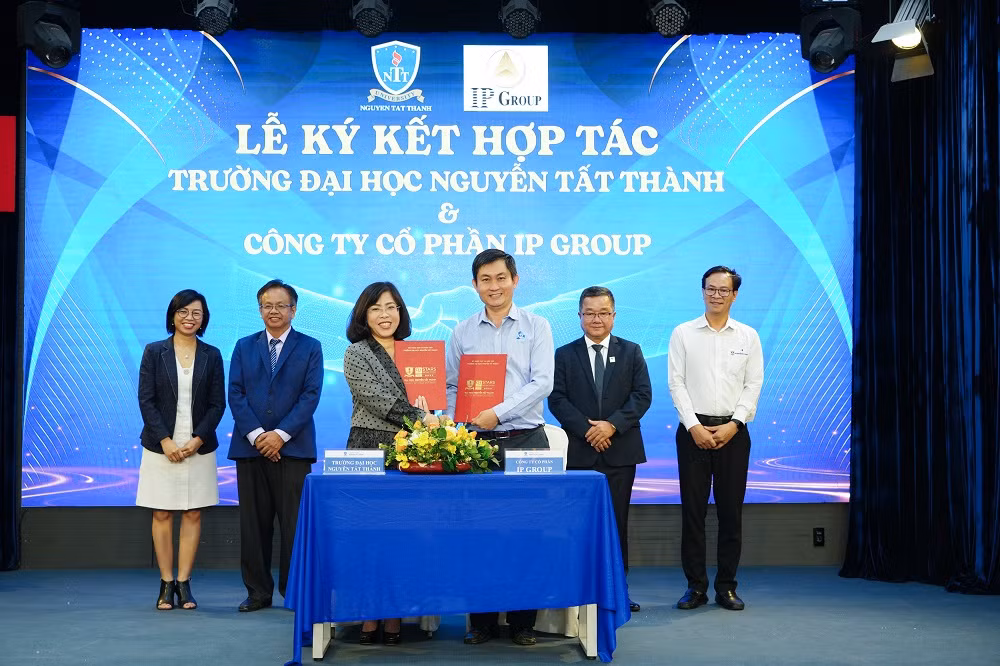 Trường ĐH Nguyễn Tất Thành ký kết hợp tác với 4 đối tác gồm Hiệp Hội Thiết Kế TP.HCM – VDAS, Công Ty TNHH Nền Tảng Sáng Tạo - Base Creative, Công Ty Cổ Phần IP Group, Hệ Thống Anh Ngữ Jaxtina ( (4).jpg
