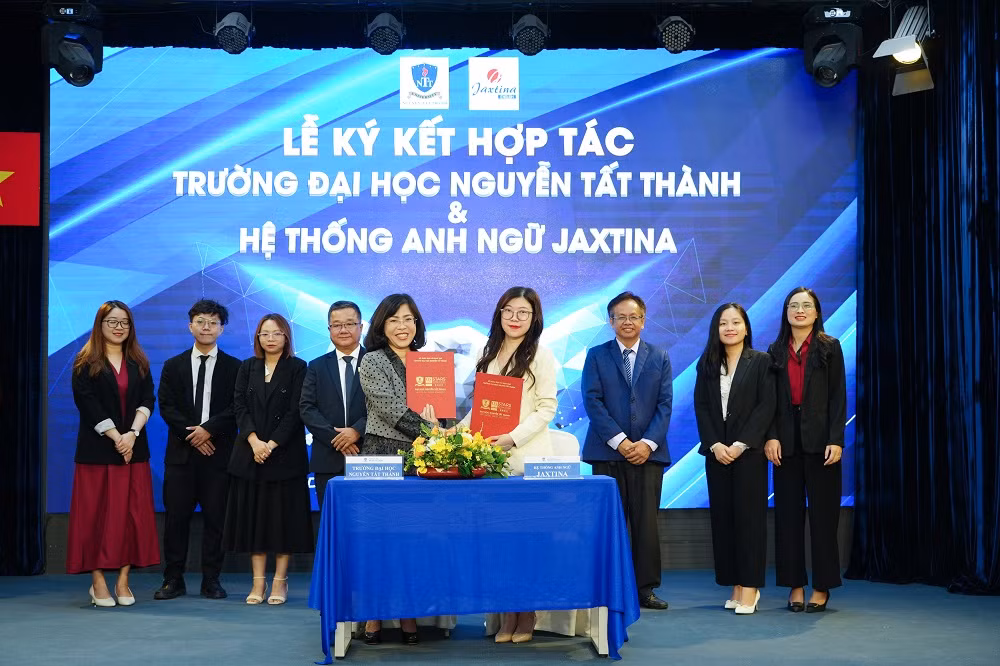 Trường ĐH Nguyễn Tất Thành ký kết hợp tác với 4 đối tác gồm Hiệp Hội Thiết Kế TP.HCM – VDAS, Công Ty TNHH Nền Tảng Sáng Tạo - Base Creative, Công Ty Cổ Phần IP Group, Hệ Thống Anh Ngữ Jaxtina (1).jpg