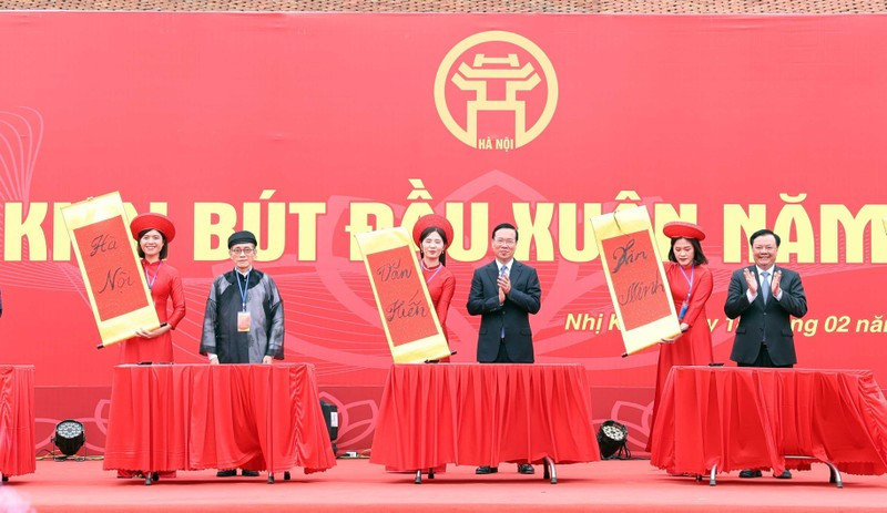 vna-potal-chu-tich-nuoc-dang-huong-khai-but-dau-xuan-nam-2024-tai-khu-luu-niem-anh-hung-dan-toc-danh-nhan-van-hoa-the-gioi-nguyen-trai-7230233-4805.jpg