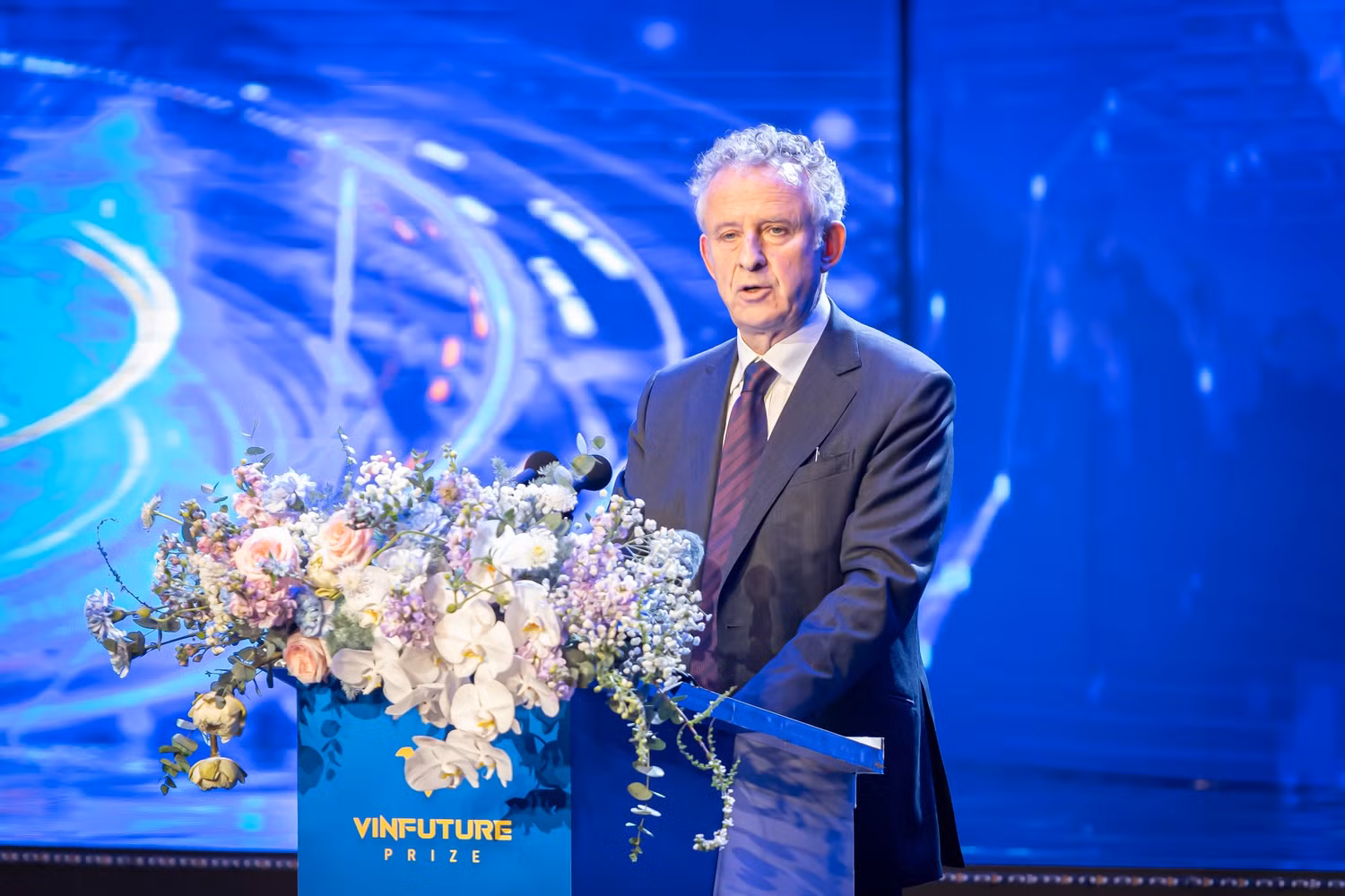 Giáo sư Richard Henry Friend, Chủ tịch Hội đồng Giải thưởng VinFuture phát biểu tại Lễ trao giải VinFuture 2023.