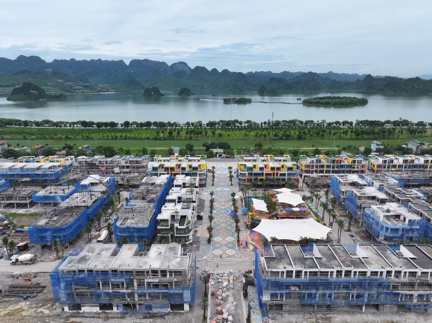Xứng tầm vị thế "thành phố của Vịnh Hạ Long trên cạn”